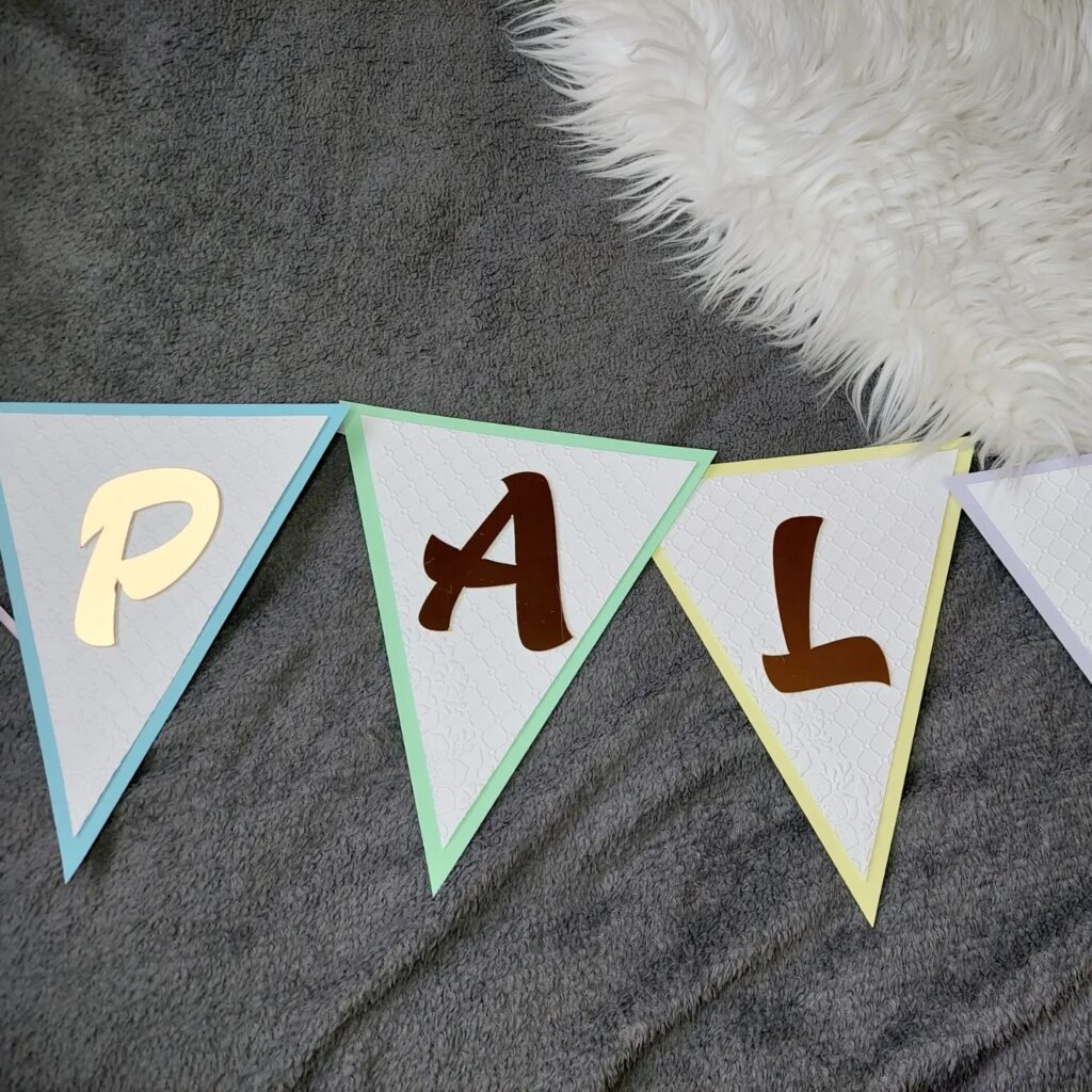 Lipuketi lipud kuldsete tähtedega