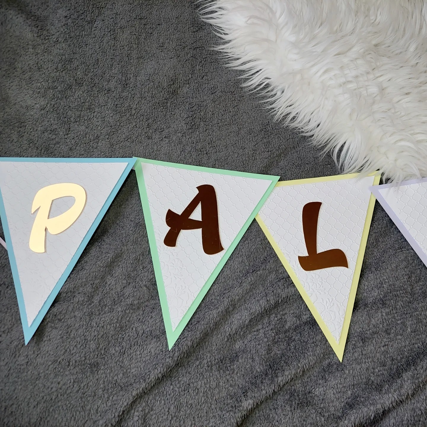 Lipuketi lipud kuldsete tähtedega