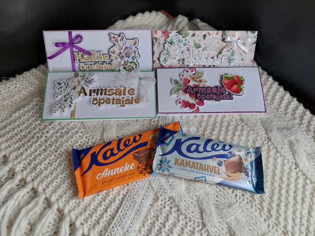 100g šokolaad, kaardi sees tasku.