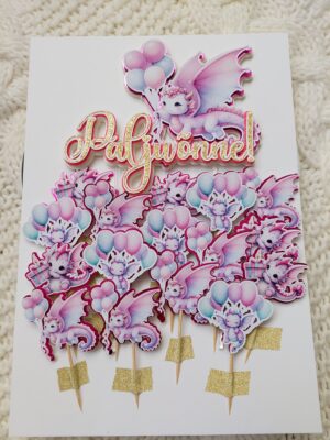 Koogitopper "Draakonibeebi" komplektis suupistekaunistustega.