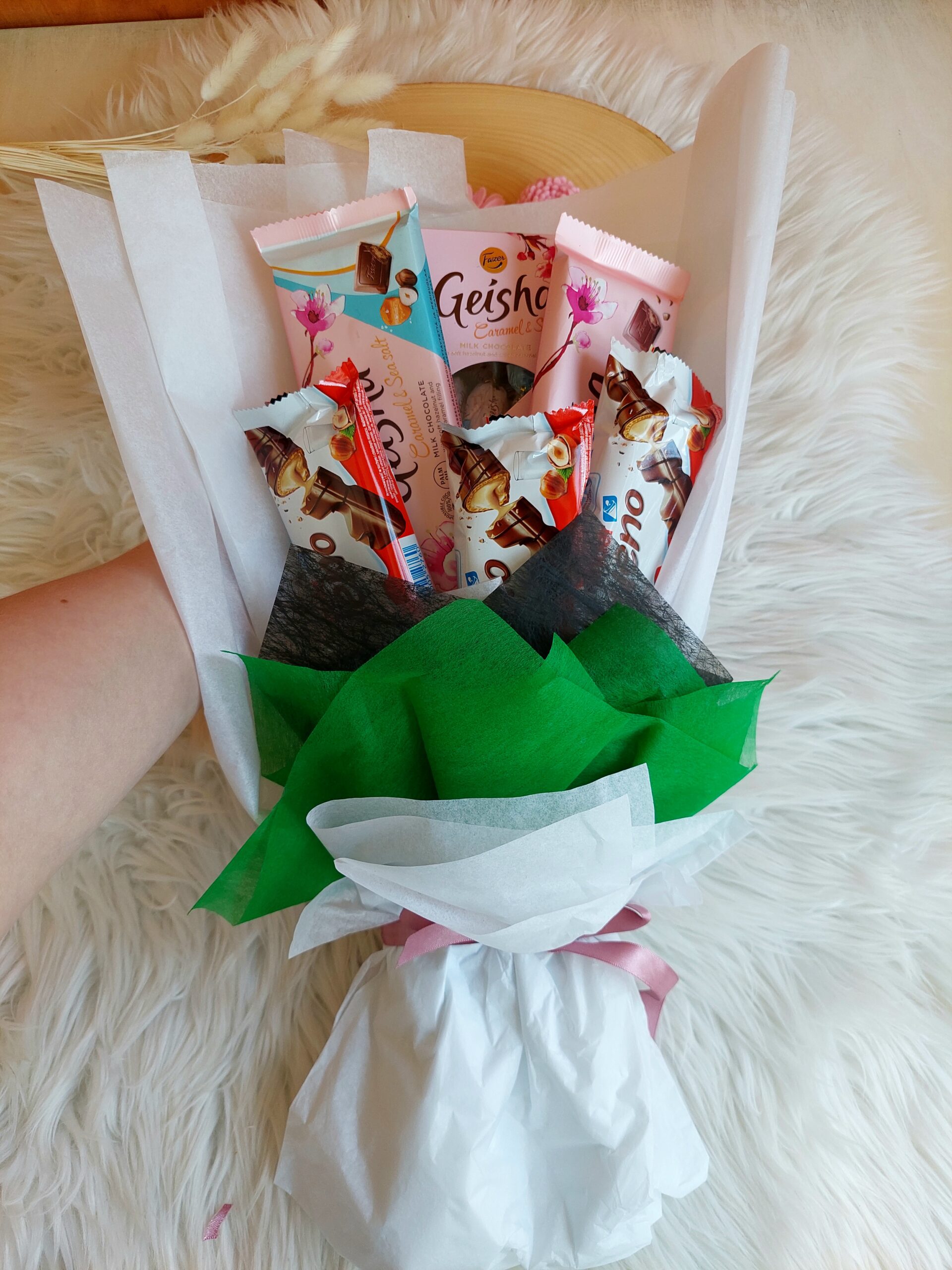 Geisha ja Kinder maiustustekimp