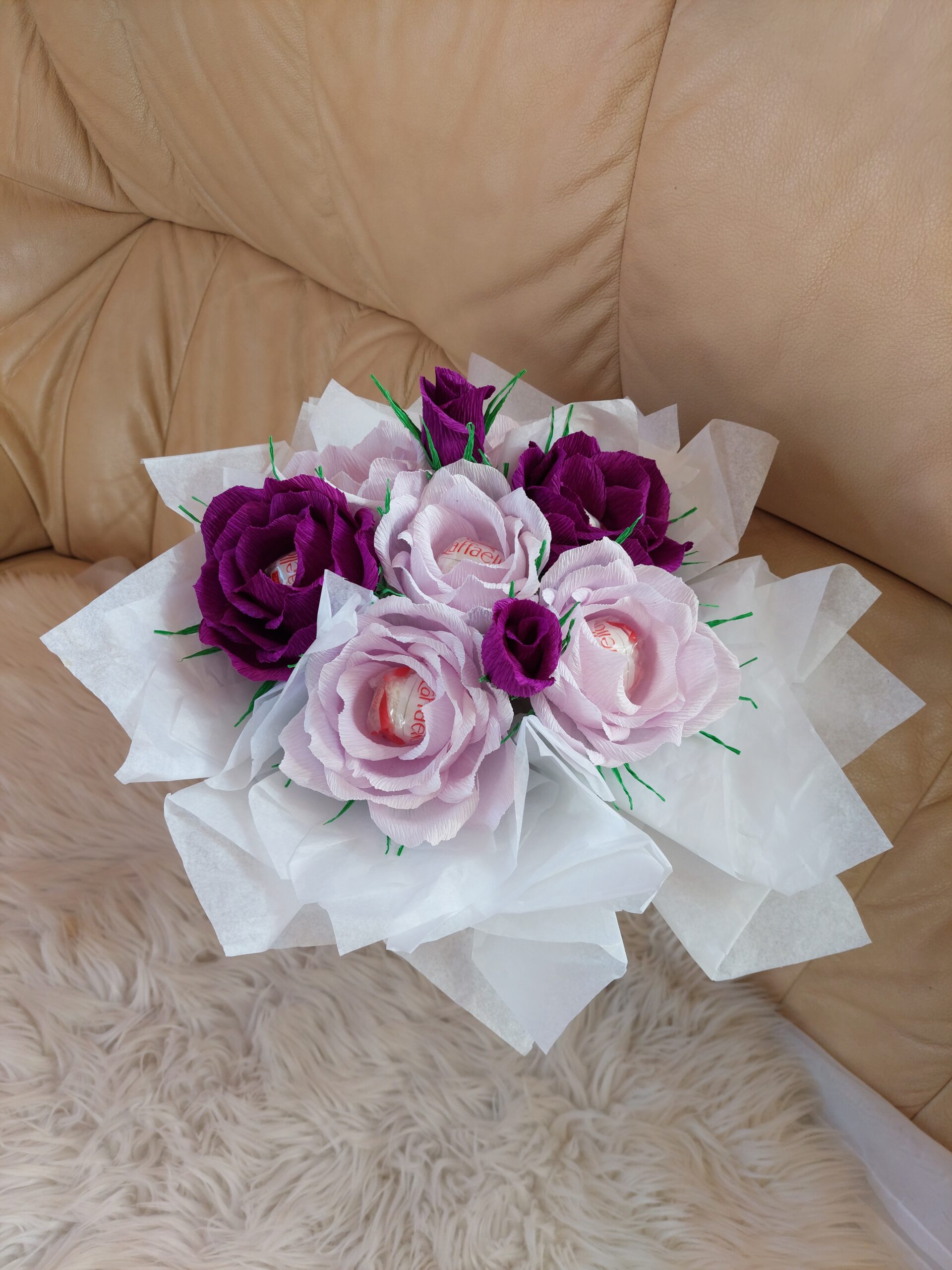 Krepppaberist lillekimp kommidega "Lilla" - Image 4