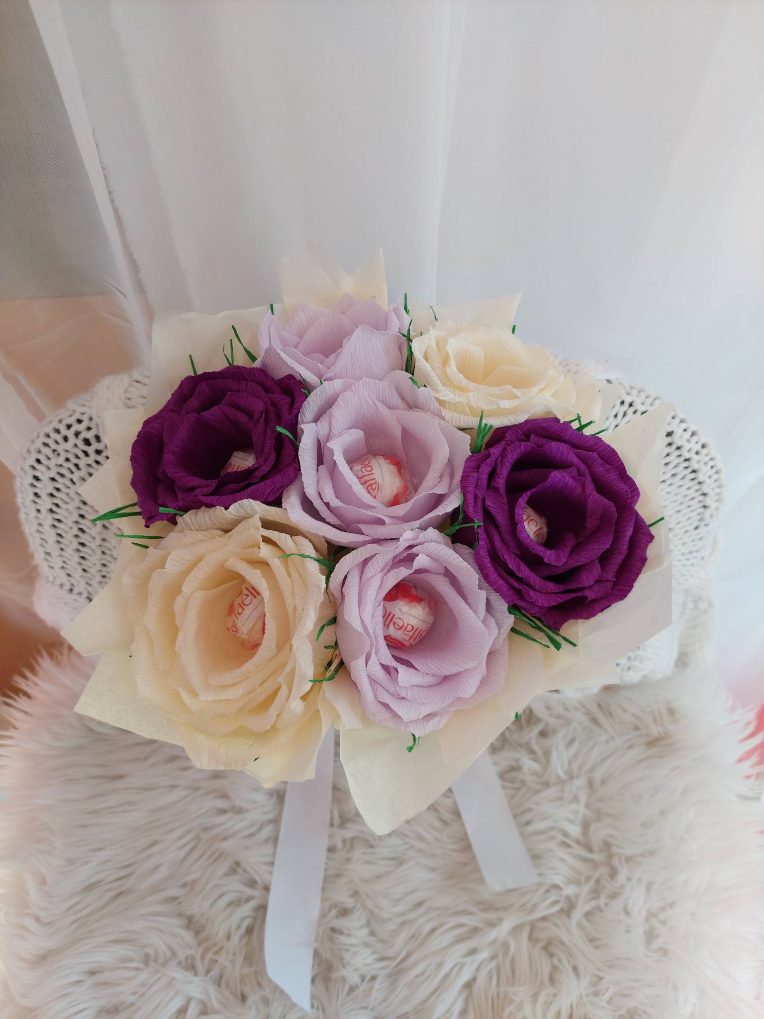 Krepppaberist lillekimp kommidega "Lilla" - Image 2